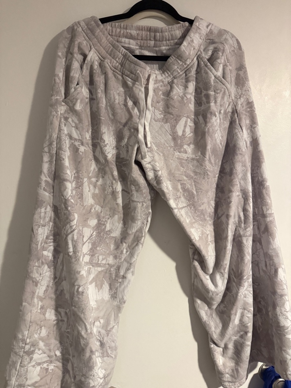 Hollister Marble-Print Lounge Pants in Light Gray and Off-White